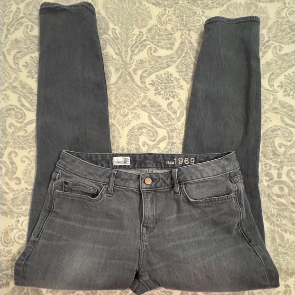 EUC Gap 1969 Skinny Jeans (30) - Picture 3 of 7